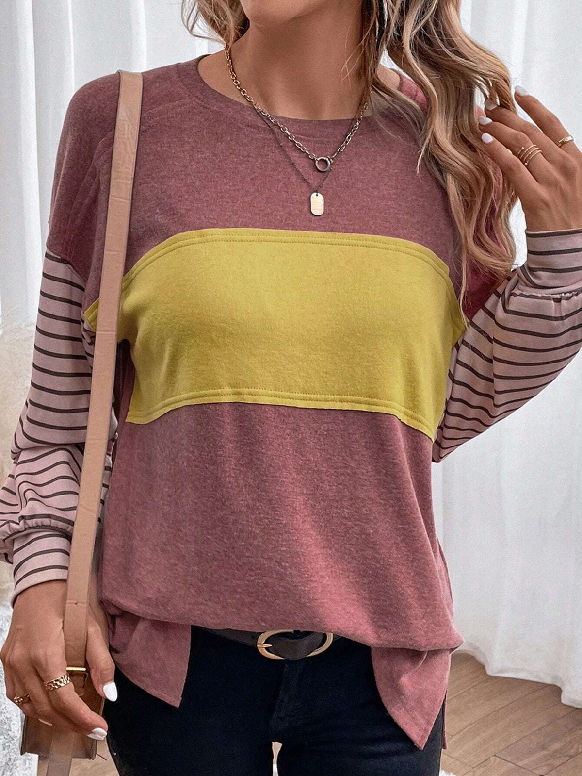 Camiseta Manga Larga Cuello Redondo con Bloques de Color y Rayas
