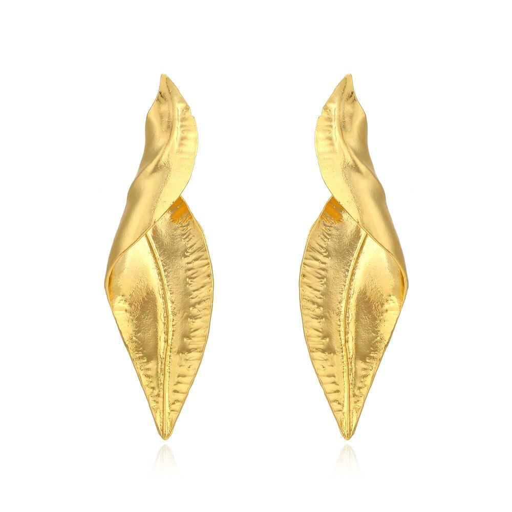 Pendientes de Hoja Retorcida en Dorado — Joyería Casual y de Fiesta