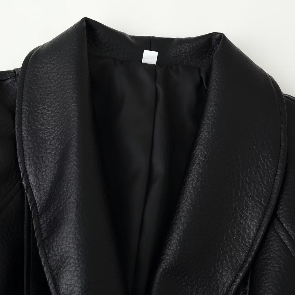 Chaqueta con Cinturón y Cuello Destacado