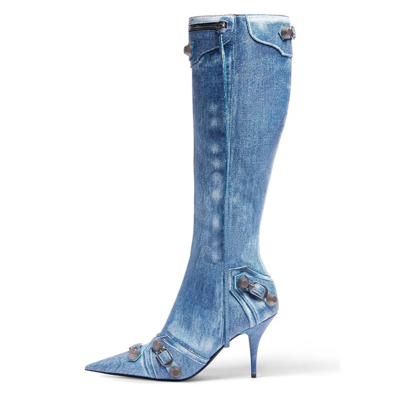 Botas altas de mujer con puntera fina y detalles de tachuelas