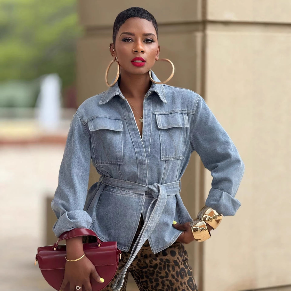 Casual Washed Short Denim Jacket with Pocketand Belted Fit
