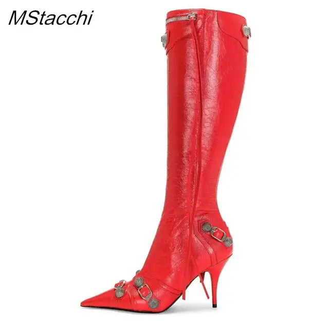 Botas altas de mujer con puntera fina y detalles de tachuelas