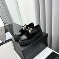 Botines negros de mujer con plataforma y detalles de perlas