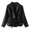 Chaqueta con Cinturón y Cuello Destacado
