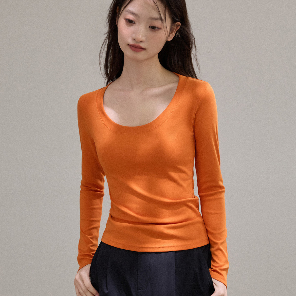 Camiseta de Manga Larga con Cuello U Amplio para Mujer