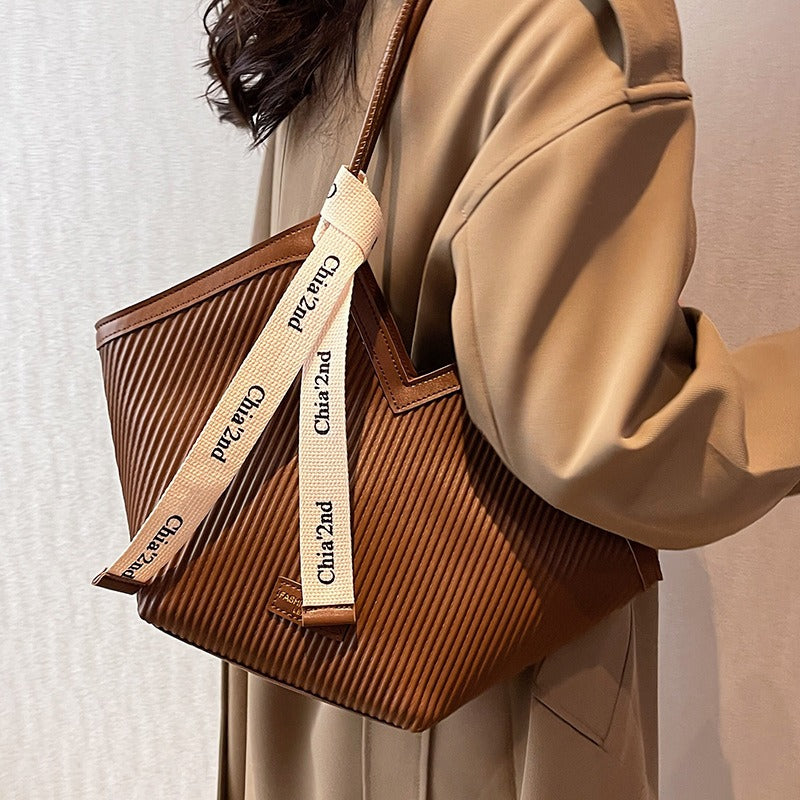 Bolso tote grande para mujer con detalle de letras