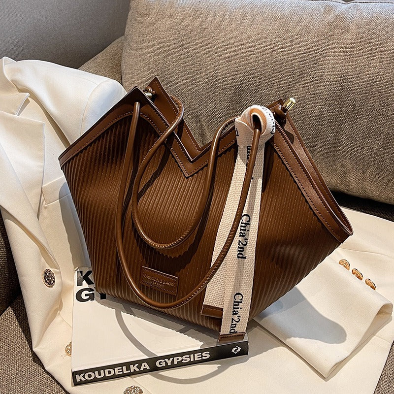 Bolso tote grande para mujer con detalle de letras
