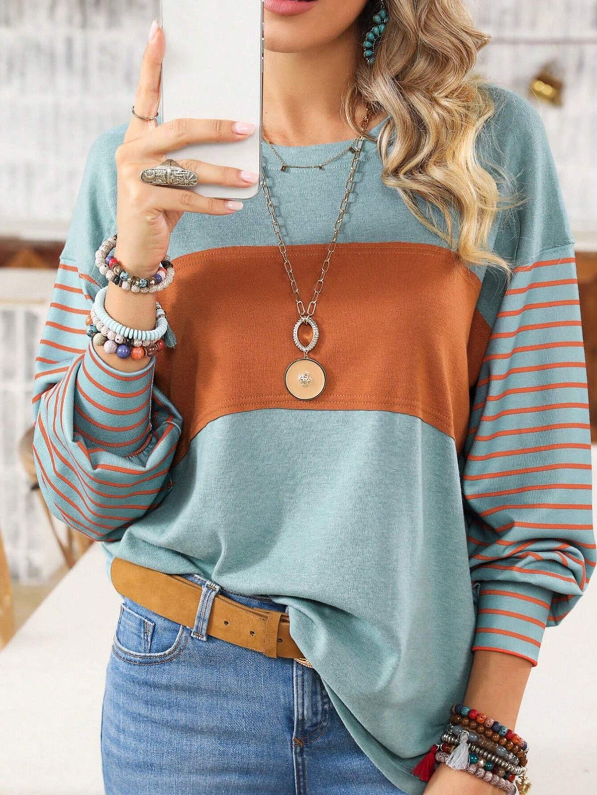 Camiseta Manga Larga Cuello Redondo con Bloques de Color y Rayas