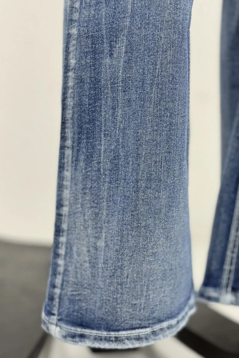 Vaqueros Bootcut con Bordado de Estrellas