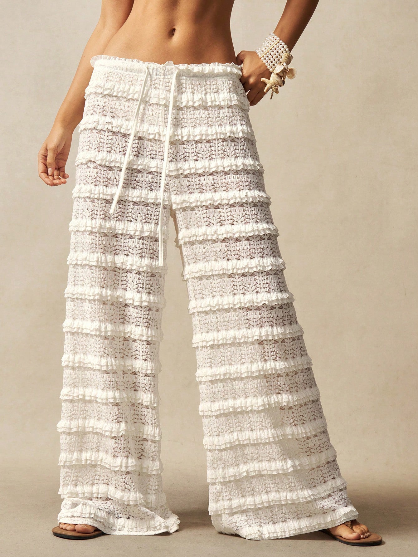 Pantalón Recto Streetwear con Encaje Jacquard y Detalle Calado