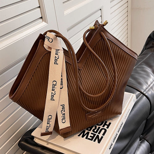 Bolso tote grande para mujer con detalle de letras