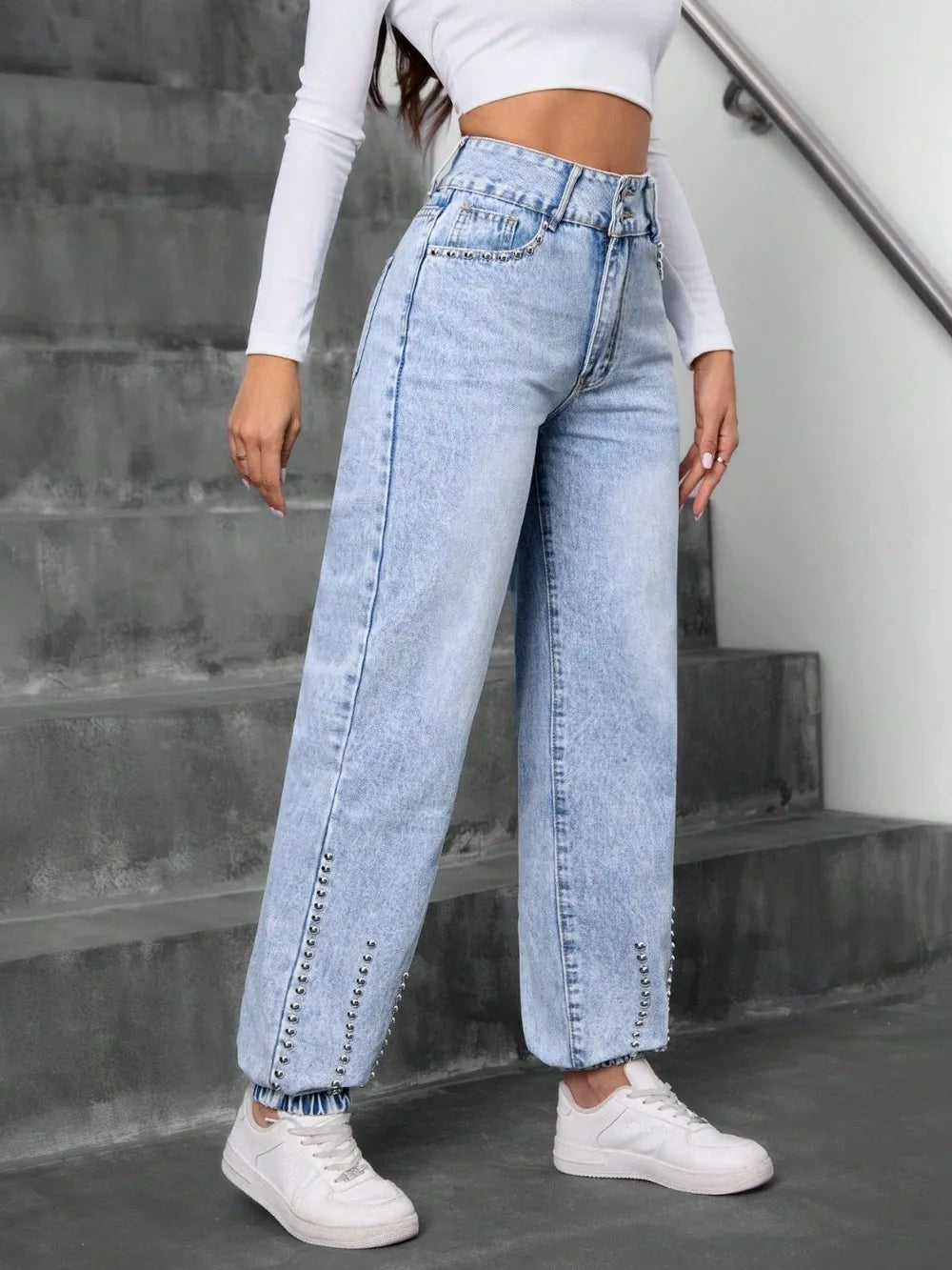Vaqueros de Talle Alto con Tachuelas