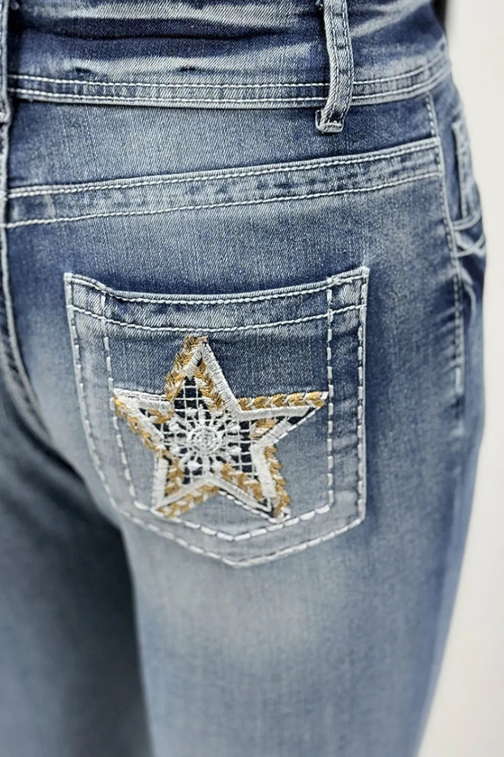 Vaqueros Bootcut con Bordado de Estrellas