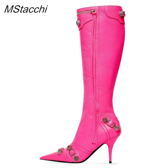 Botas altas de mujer con puntera fina y detalles de tachuelas