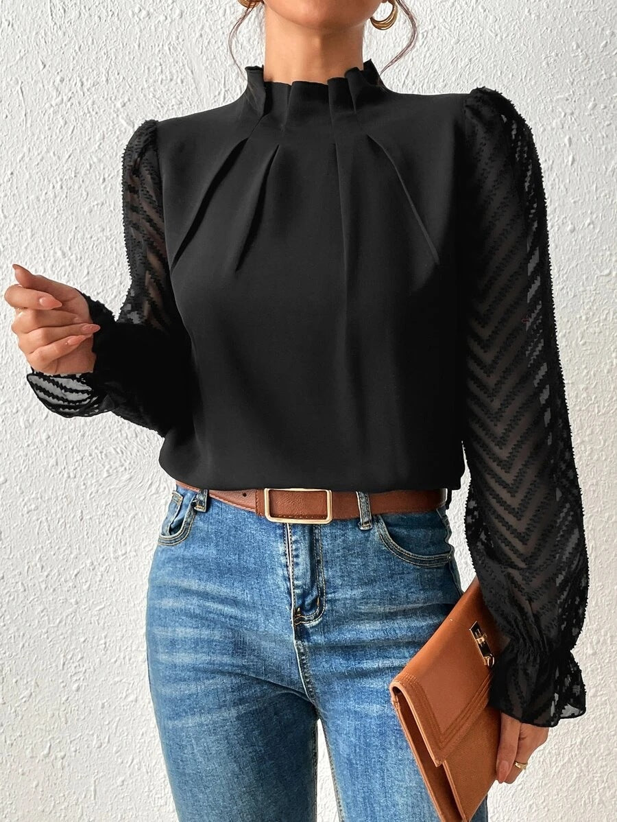 Top Manga Larga Cuello Alto con Estampado de Ondas y Chifón