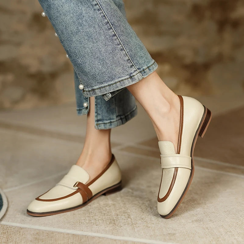 Mocasines planos de mujer con punta cuadrada y combinación de colores