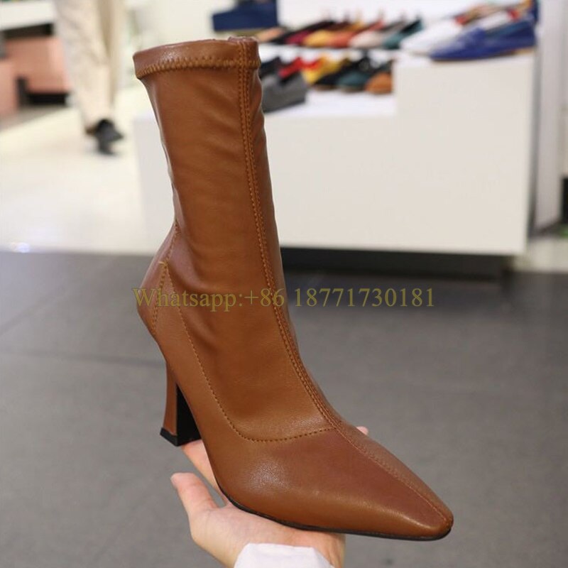 Botines de Punta Cuadrada con Tacón Cuadrado y Cremallera Lateral — Botas Elásticas de Moda Invierno