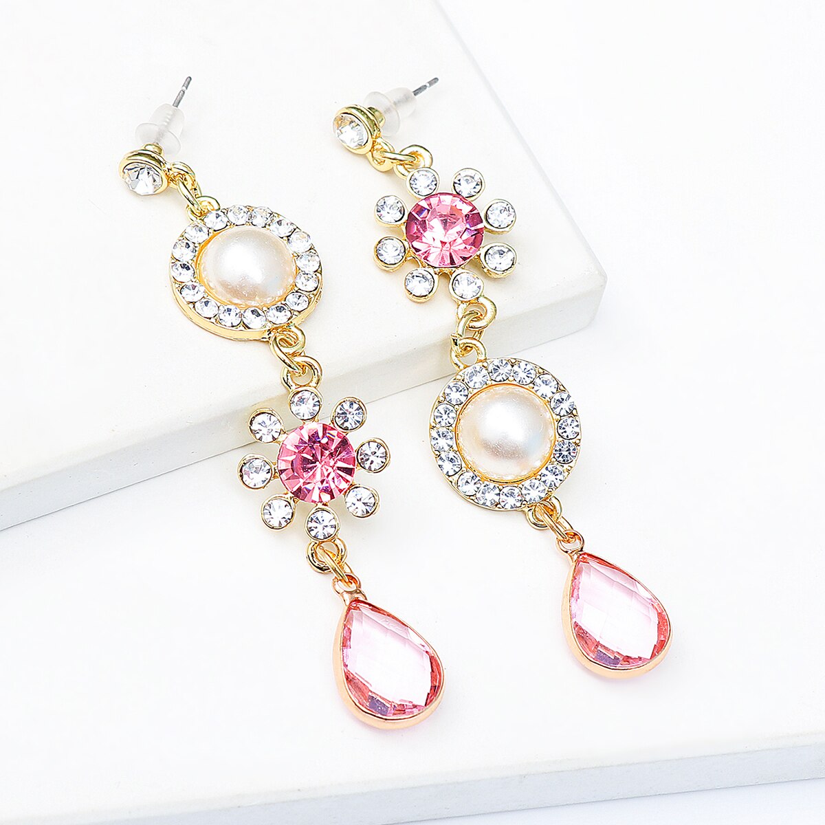 Pendientes largos con cristal rosa en forma de gota