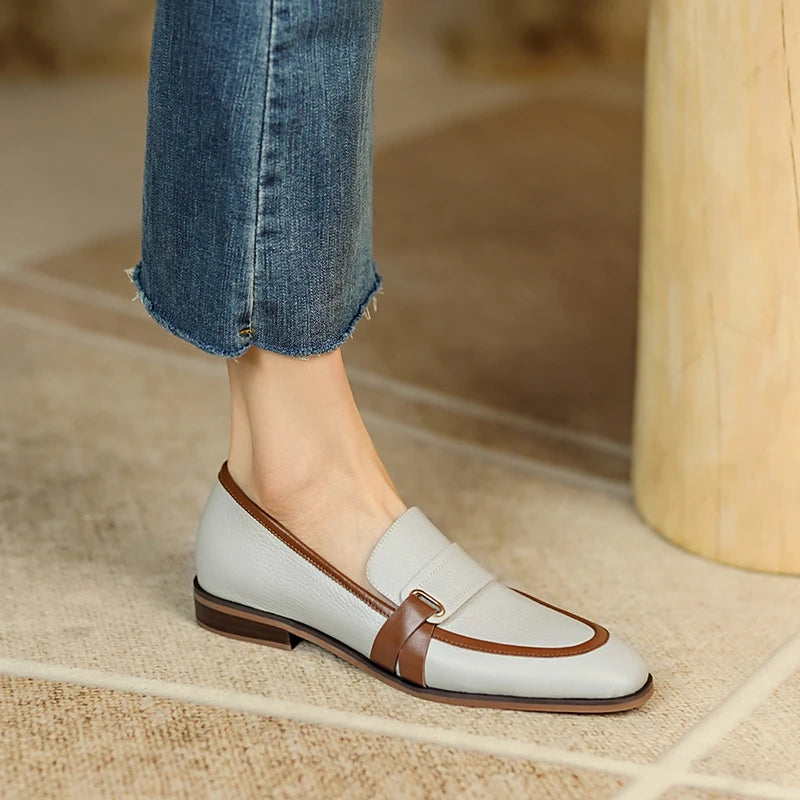 Mocasines planos de mujer con punta cuadrada y combinación de colores