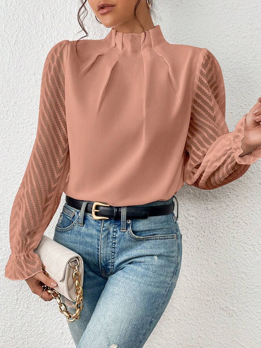 Top Manga Larga Cuello Alto con Estampado de Ondas y Chifón