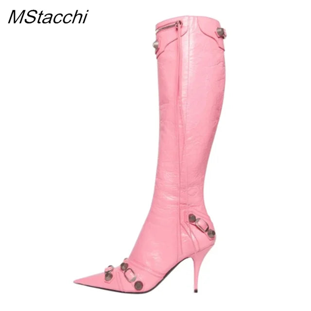 Botas altas de mujer con puntera fina y detalles de tachuelas